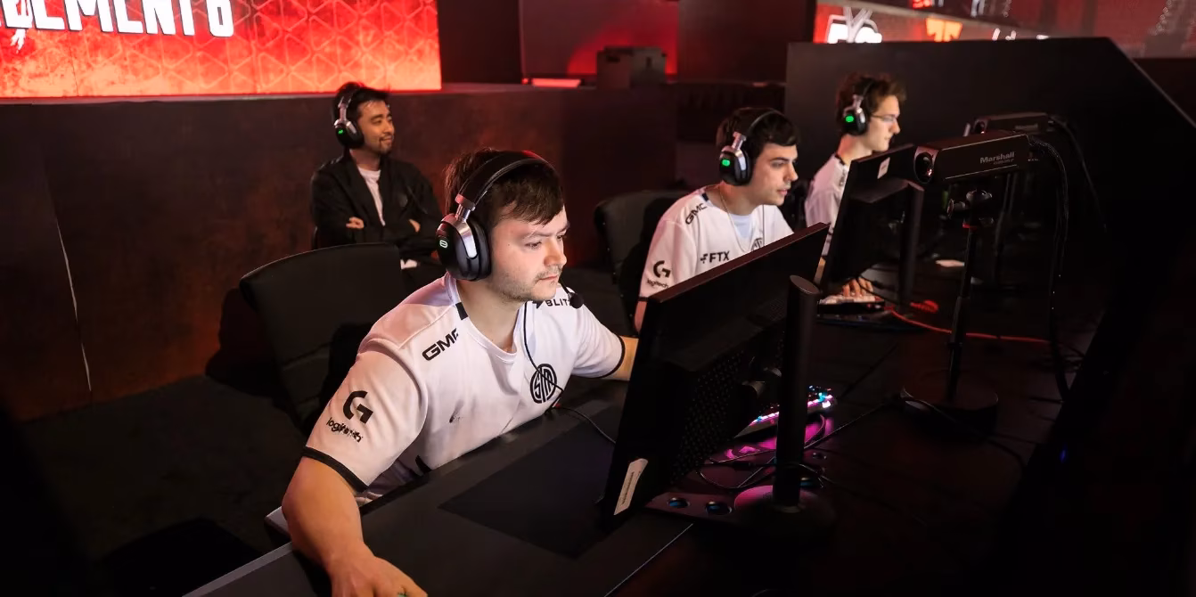 tsm-s-raven-the-architect-behind-apex-legends-reigning-champions-image-1